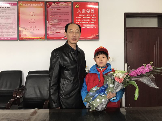 祝賀石家莊天使護士學校胡偉東理事長被市民評為‘最美雷鋒’