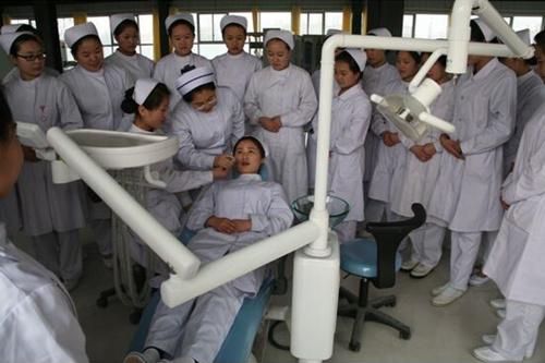 行業(yè)崛起在即，民營(yíng)口腔醫(yī)療成為市場(chǎng)新風(fēng)口，石家莊天使護(hù)士學(xué)?？谇粚I(yè)用人在即！