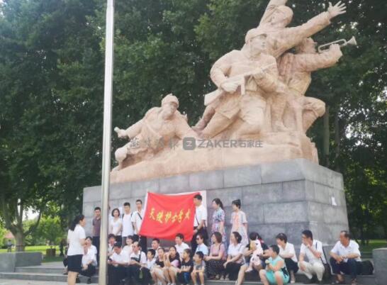 緬懷先烈，崇尚英雄 石家莊天使護士學校慶祝八一建軍節