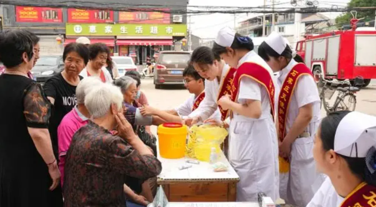 石家莊天使護士學校急救知識進社區(qū) 上好生命“必修課”