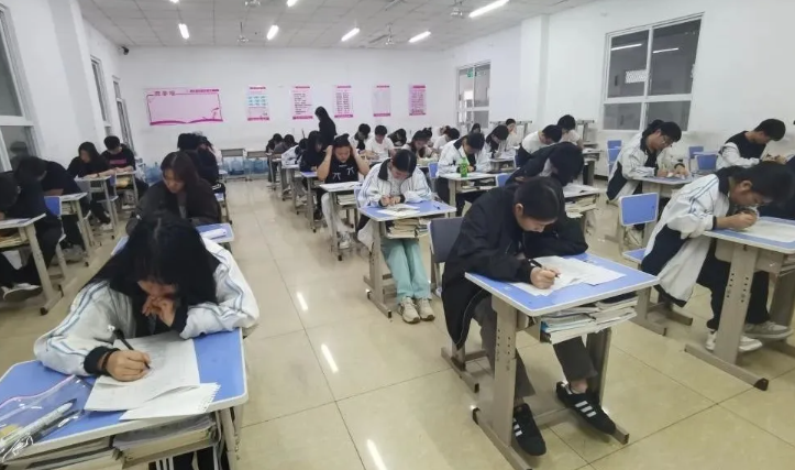 砥礪前行，石家莊天使護(hù)士學(xué)校升學(xué)班月考進(jìn)行時(shí)