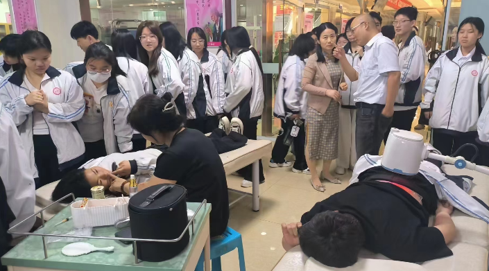 石家莊天使護士學校中醫(yī)特色技術(shù)進校園交流活動